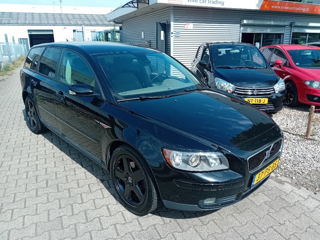 Volvo V50 2.4 180PK!! Automaat BJ2004 NIEUWE APK!, Auto's, Volvo, 700 kg, Leder en Stof, Zwart, 2435 cc