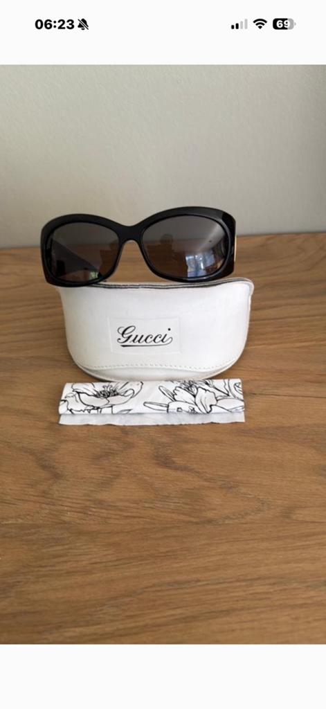 Stijlvolle Gucci Zonnebril met Etui en Doekje, Sieraden, Tassen en Uiterlijk, Zonnebrillen en Brillen | Dames, Overige merken