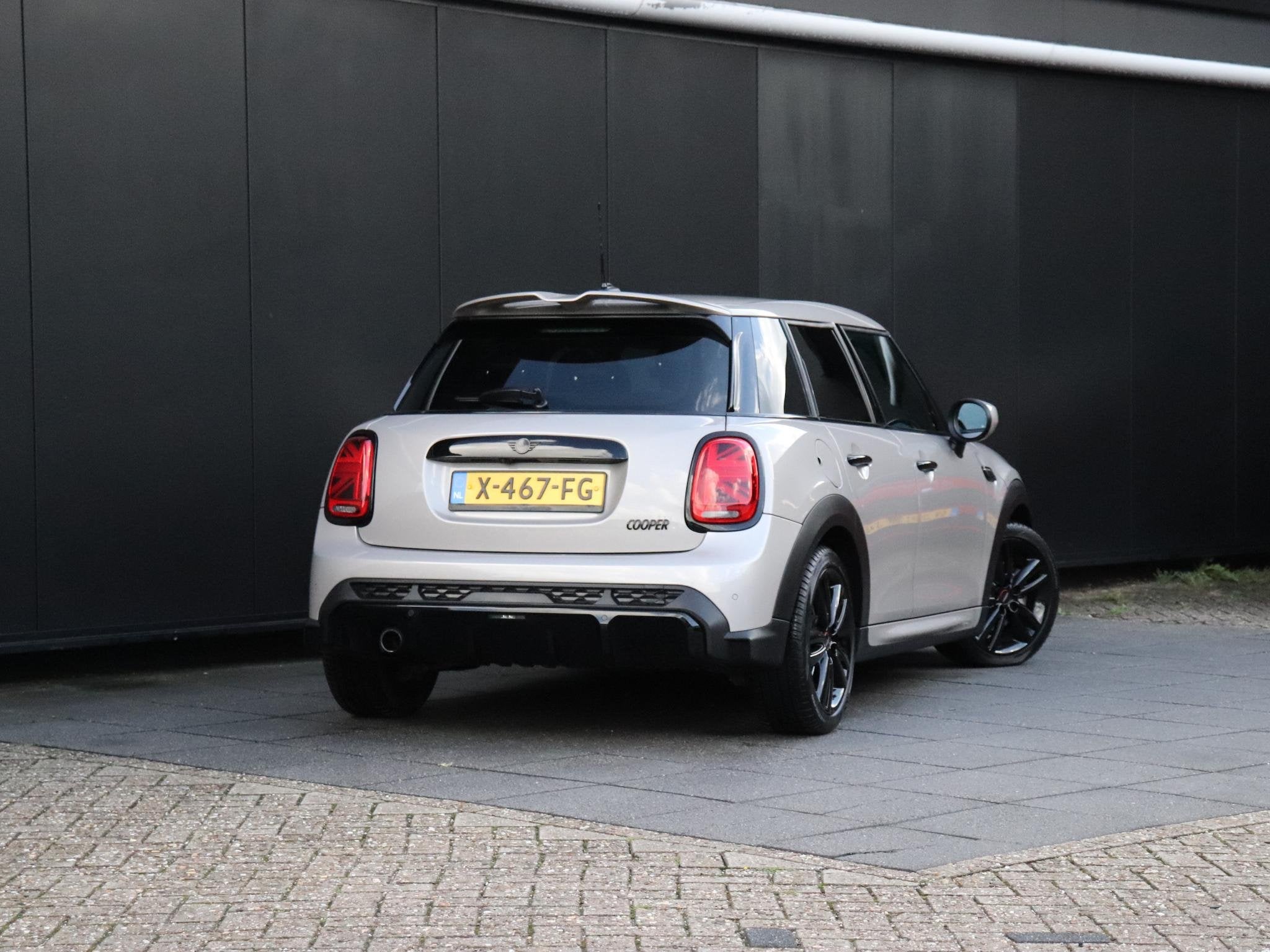 MINI 5-Deurs 1.5 Cooper MINI Yours | AUT. | SPORTSTOELEN | C, 136 pk, Gebruikt, Leder, Bedrijf