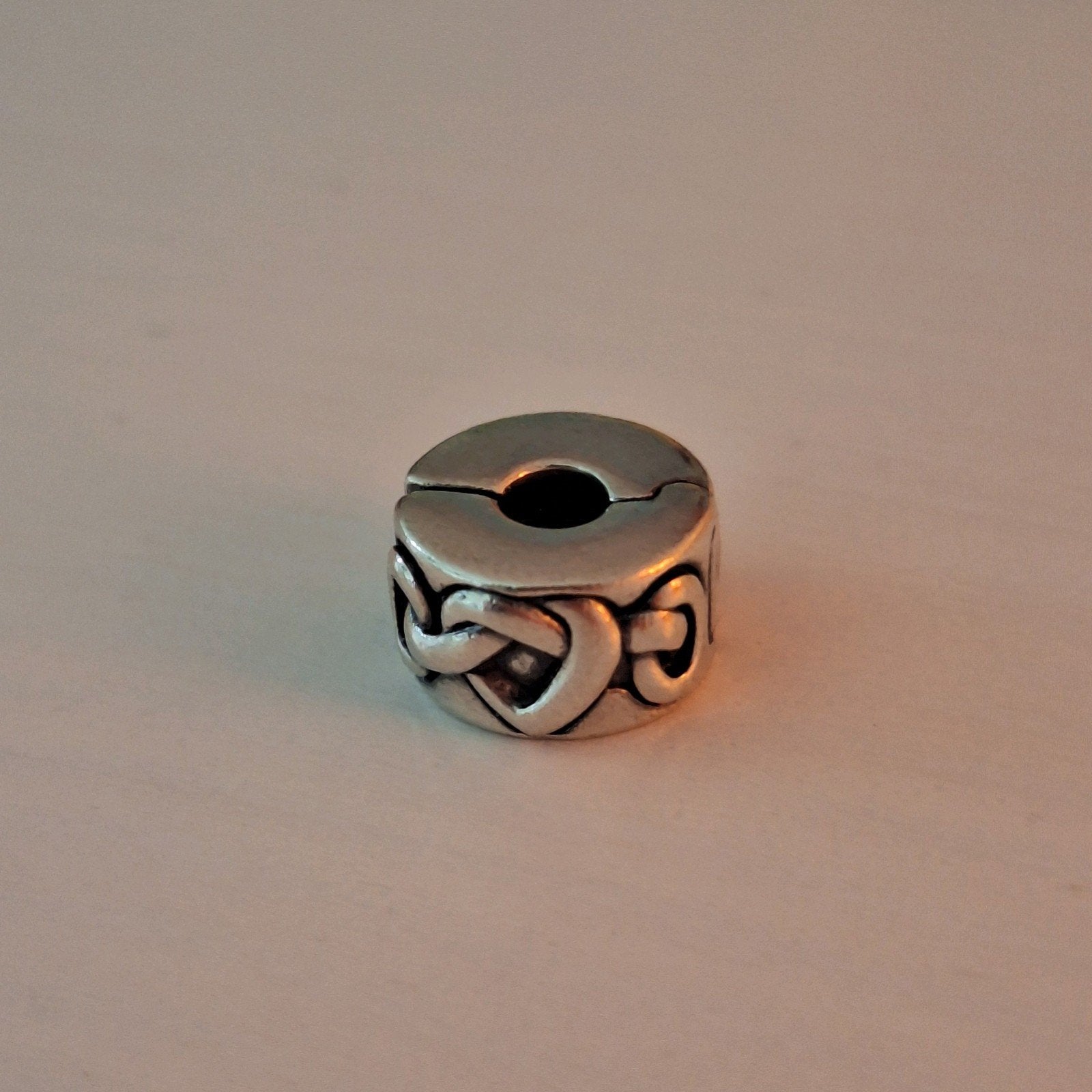 Pandora clip bedel knotted hearts, Pandora, Ophalen of Verzenden, Zo goed als nieuw, 1 bedel