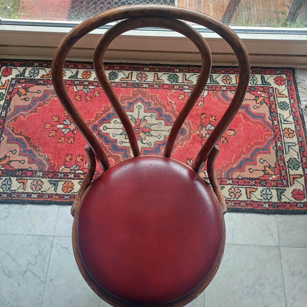2 antieke Thonet stoelen met rode zitting. Bentwood, Antiek en Kunst, Ophalen of Verzenden