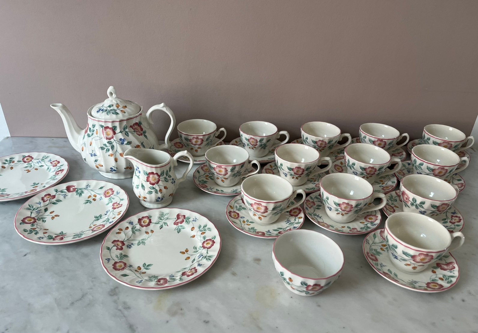 Prachtig 32- delig theeservies Churchill "Briar Rose", Ophalen of Verzenden