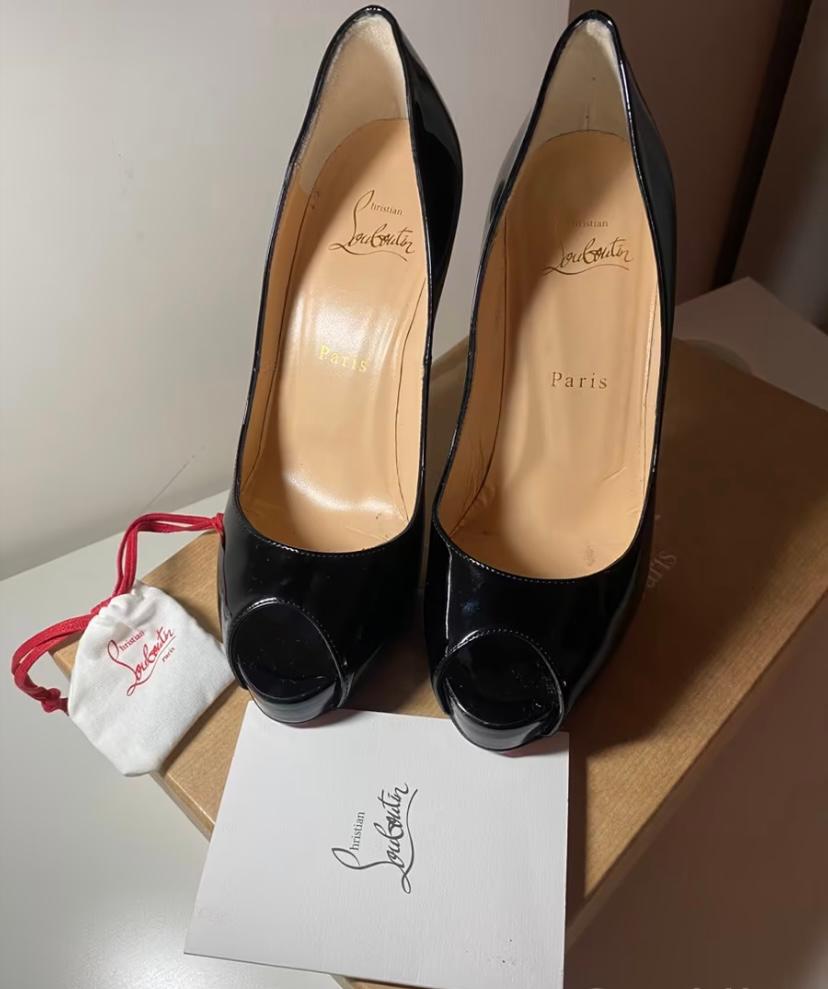 Christian Louboutin Very Prive 120 Zwarte Lakleren Pumps, Ophalen of Verzenden, Zo goed als nieuw, Zwart, Pumps