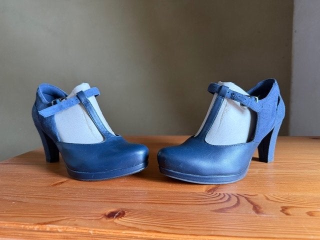 Pumps donker blauw Clarks maat 36,5, Pumps, Blauw, Ophalen of Verzenden, Zo goed als nieuw