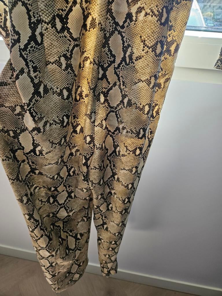 Zara Basic Slangenprint Jumpsuit Maat M, Kleding | Dames, Jumpsuits, Maat 38/40 (M), Beige, Ophalen of Verzenden, Zo goed als nieuw