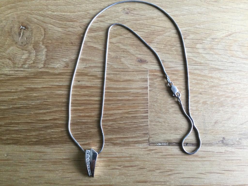 Zilveren ketting (slang) met losse hanger, blanke steentjes., Ophalen of Verzenden, Zo goed als nieuw, Zilver, Met hanger