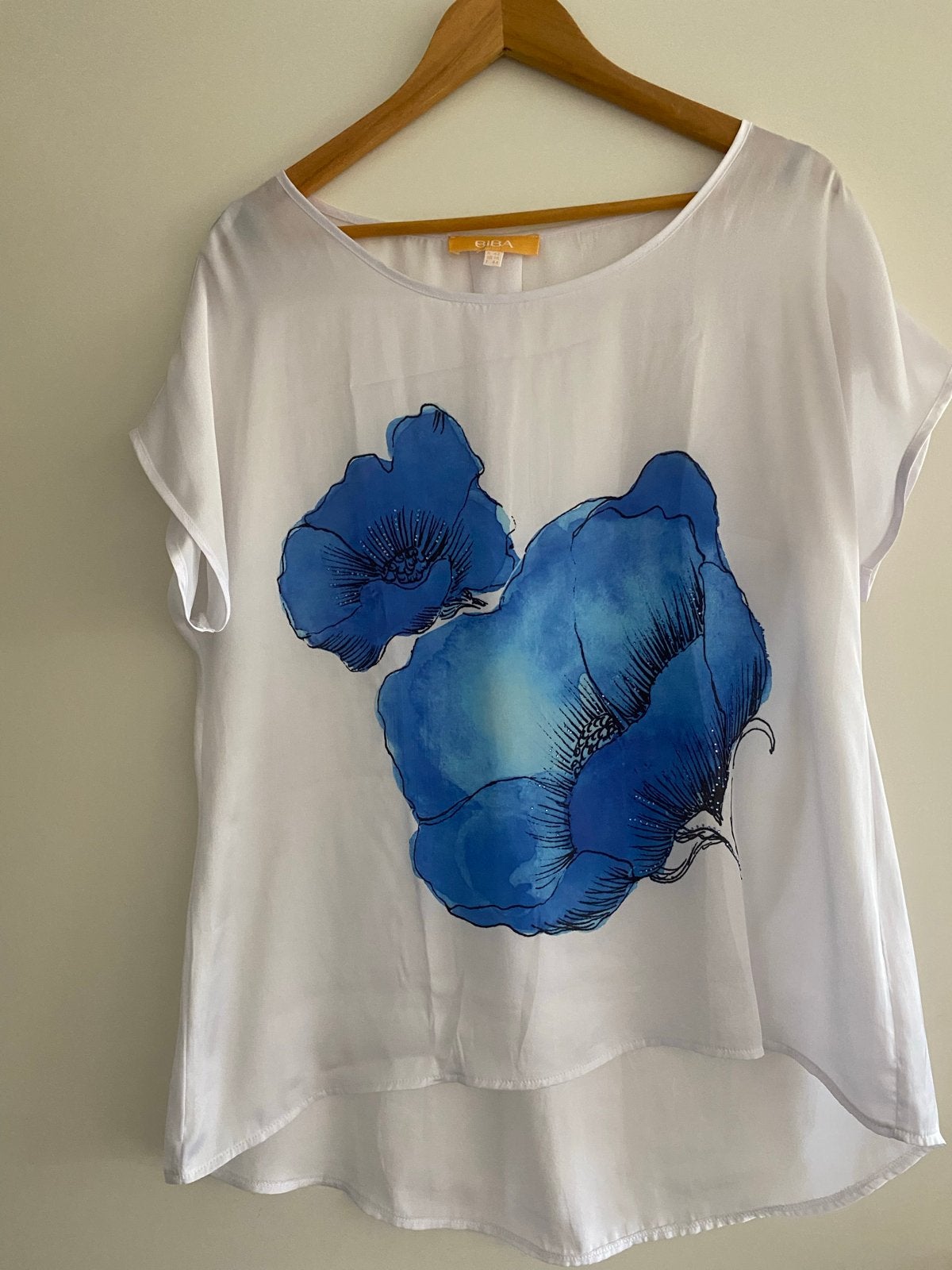 Biba Witte Blouse met Blauwe Bloemenprint Maat 42/44 (L), Wit, Maat 42/44 (L), Ophalen of Verzenden, Zo goed als nieuw