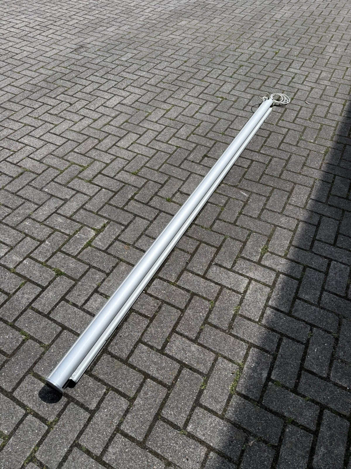 Beamerscherm elektrisch 2 stuks beschikbaar, Ophalen