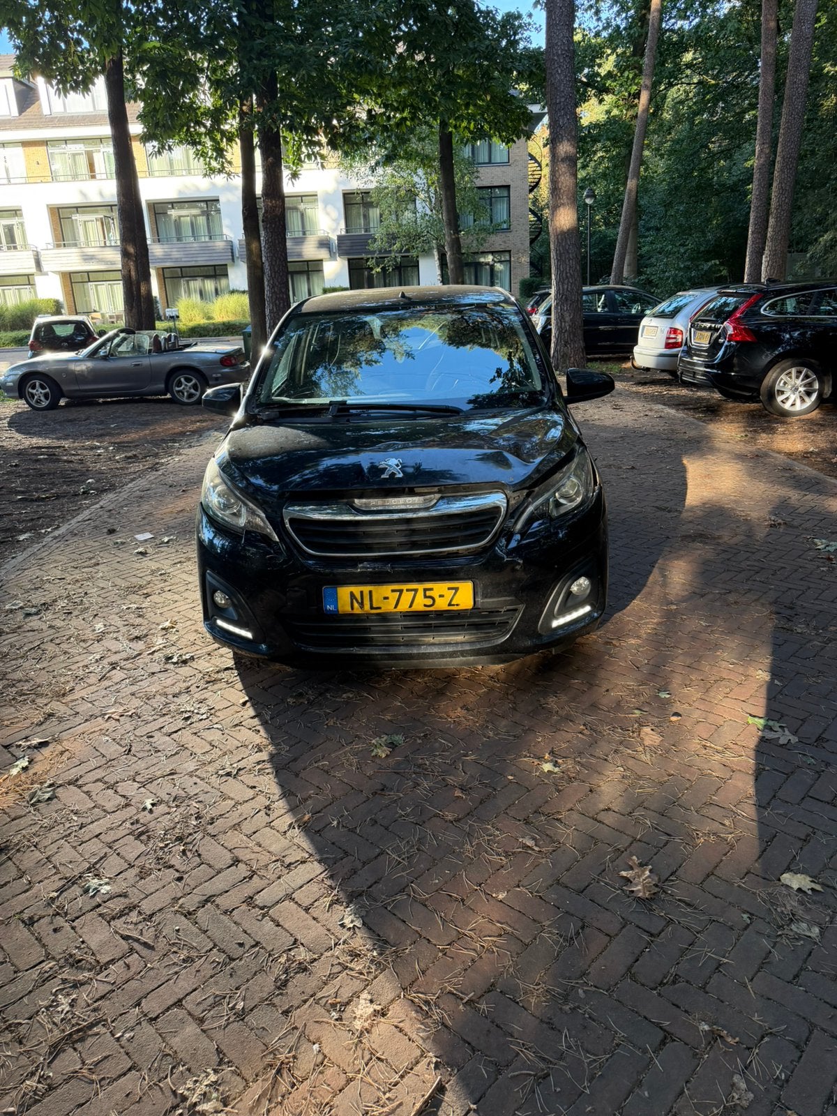 Peugeot 108 1.0 12V E-vti 51KW 5DR 2017 Zwart, Auto's, Voorwielaandrijving, Zwart, 4 stoelen, Zwart