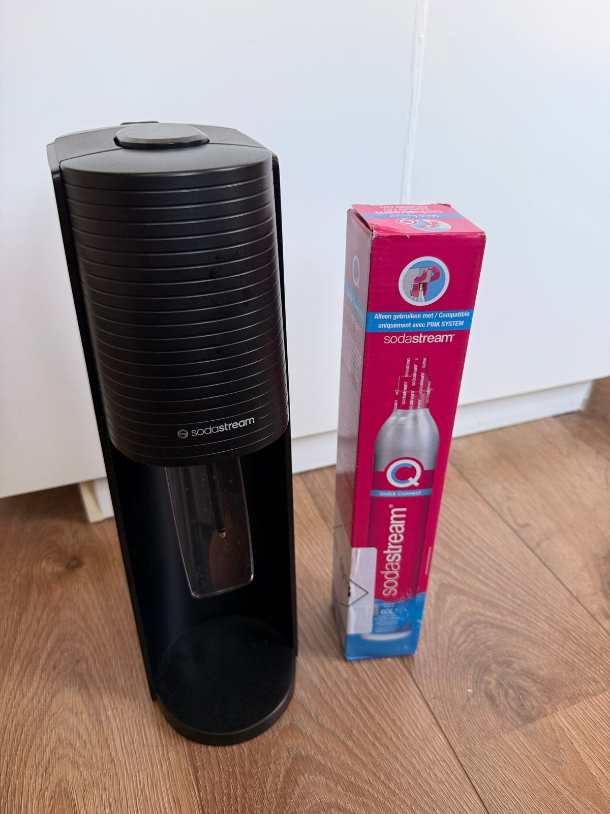 Sodastream bruiswatermaker met CO2 cilinder, Ophalen, Zo goed als nieuw