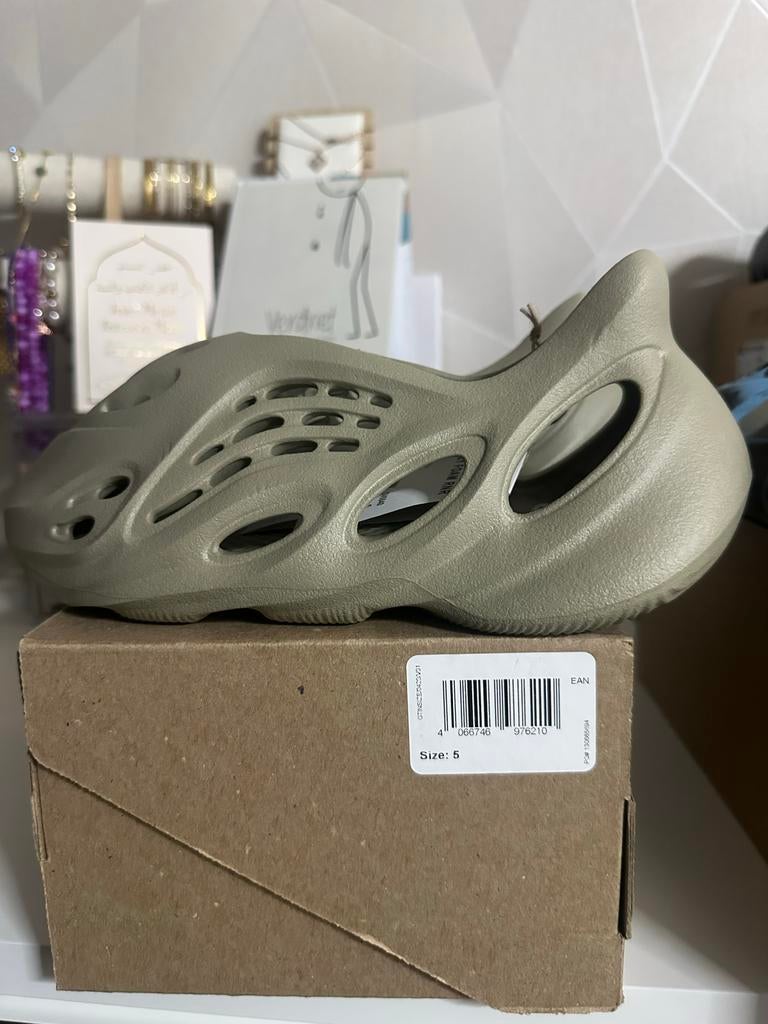 Adidas Yeezy Foam Runner Maat 38, Ophalen, Zo goed als nieuw, Overige kleuren, Sneakers of Gympen