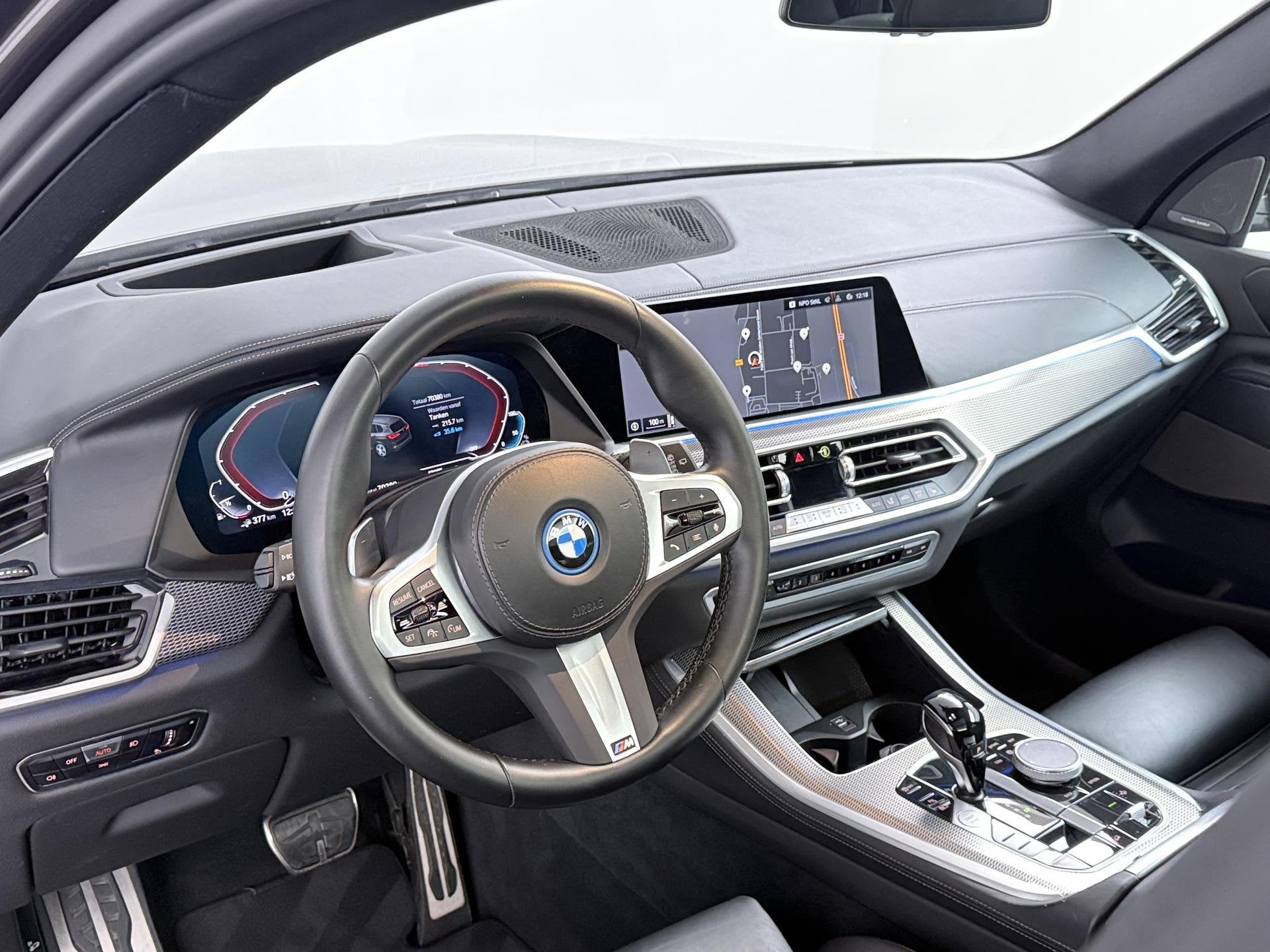 BMW X5 xDrive45e High Executive M-sport | Pano | Trekhaak |, Auto's, BMW, Lichtsensor, Gebruikt, 394 pk, Alcantara