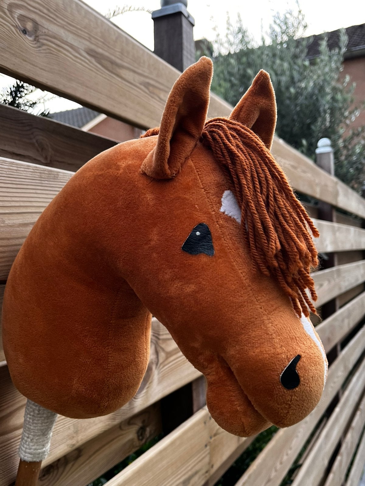 Voskleurige hobby horse Meteor, Kinderen en Baby's, Handgemaakt, Ophalen of Verzenden, Zo goed als nieuw, Oranje