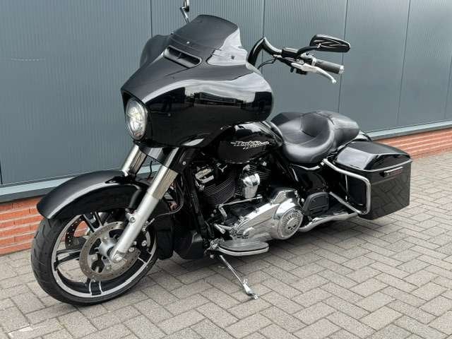 Harley-Davidson Streetglide Special 107 FLHXS 2017 Air Ride, Motoren, Niet ingevuld, 2 cilinders, Occasion, Bedrijf