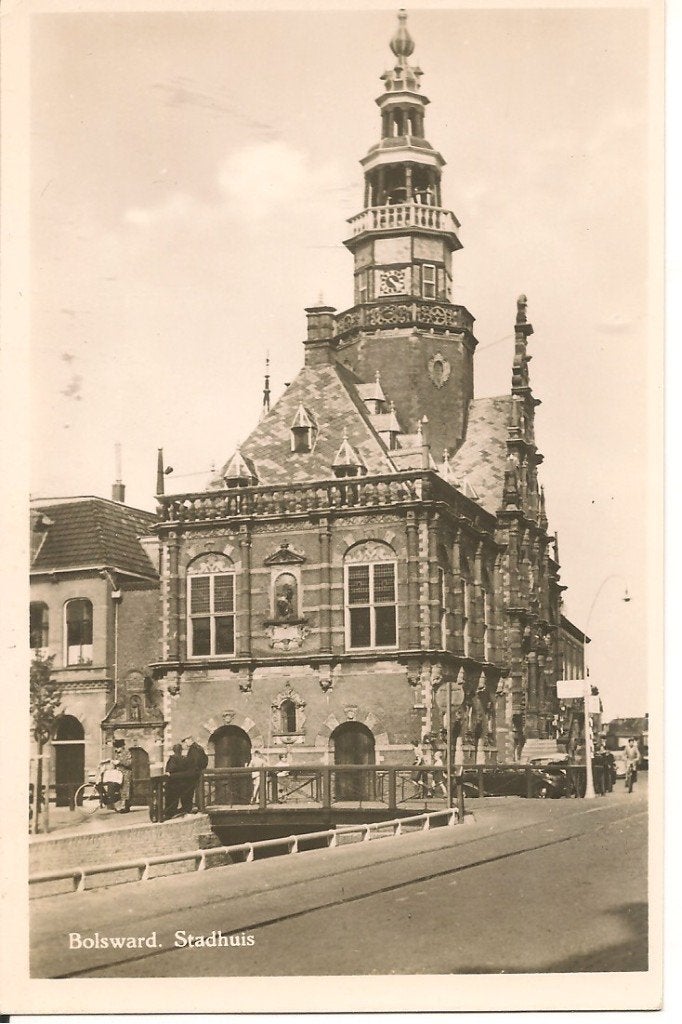 Oude Ansichtkaart Bolsward Stadhuis - Echte Foto, Ophalen of Verzenden, 1940 tot 1960, Ongelopen, Friesland