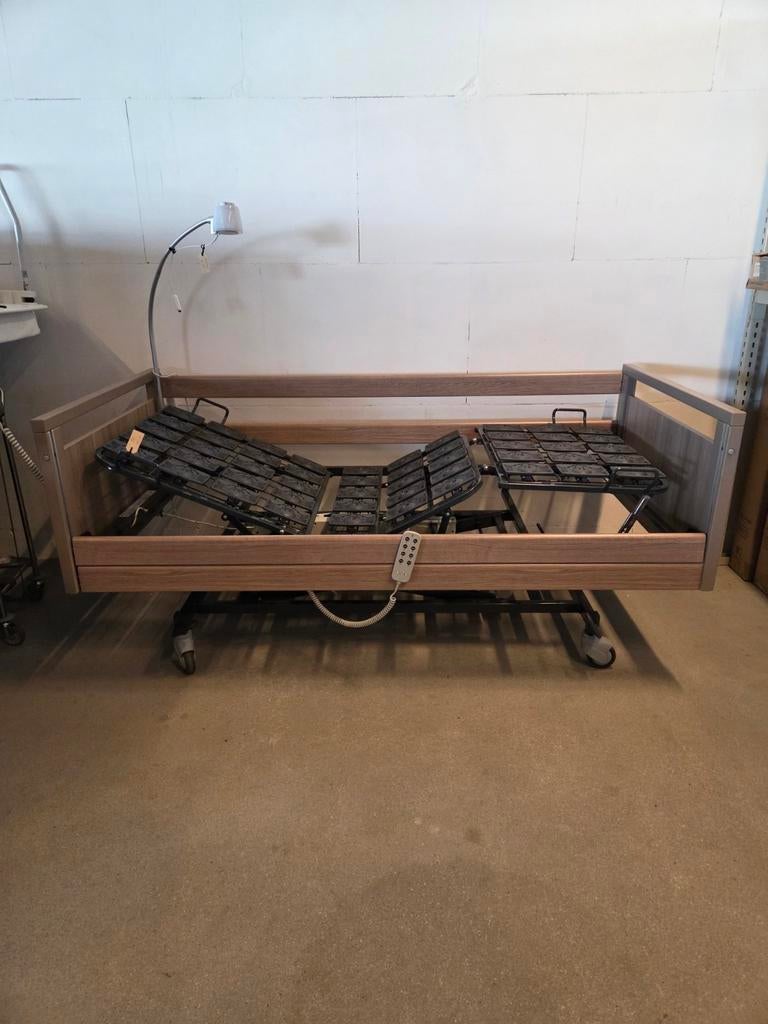 Lima 1000 zorgbed / verpleegbed / hoog laag bed, Ophalen