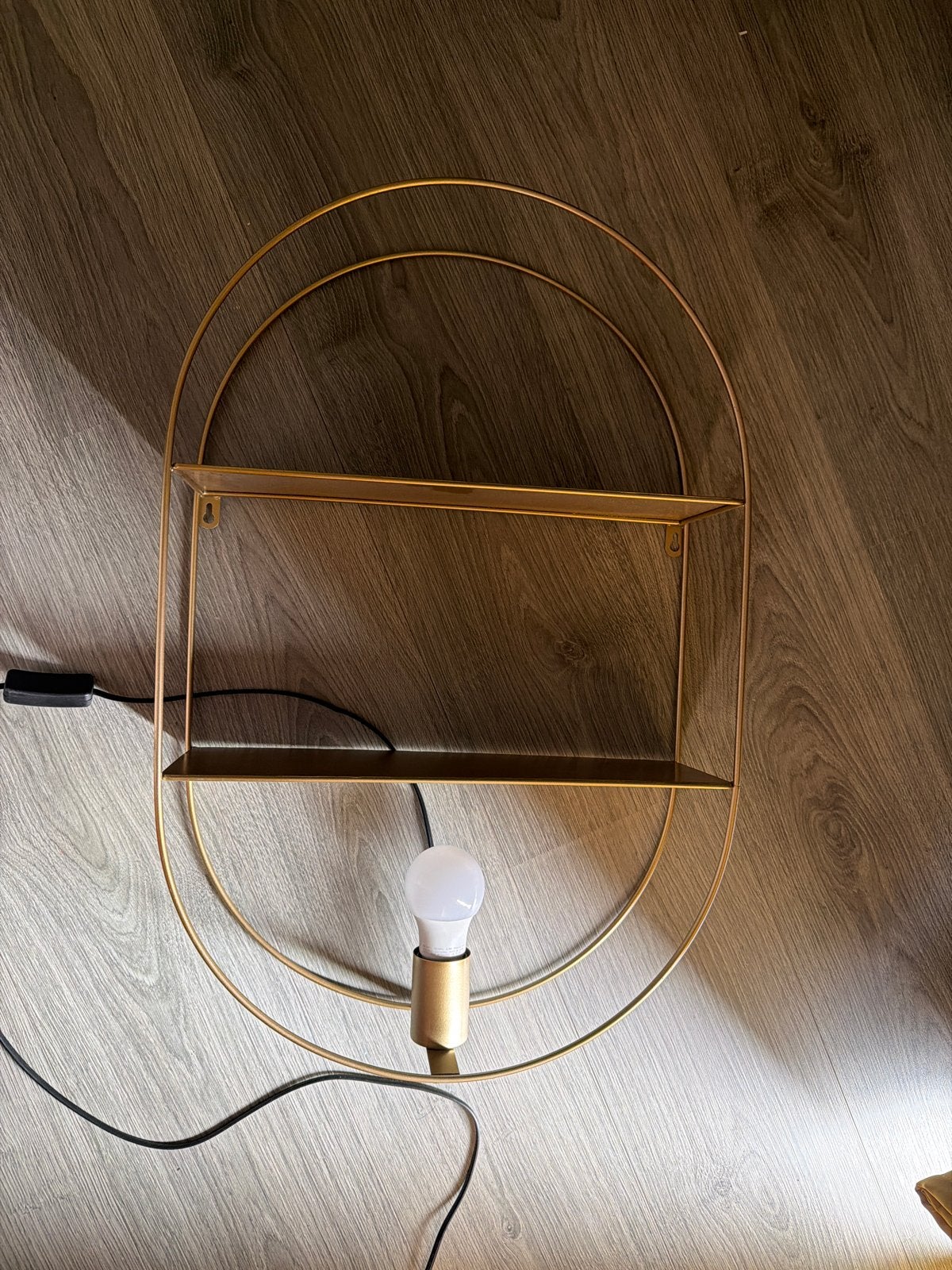 Decoratieve wandlamp met boekenplank - Goudkleurig metaal, Metaal, Ophalen of Verzenden, Zo goed als nieuw, Goud