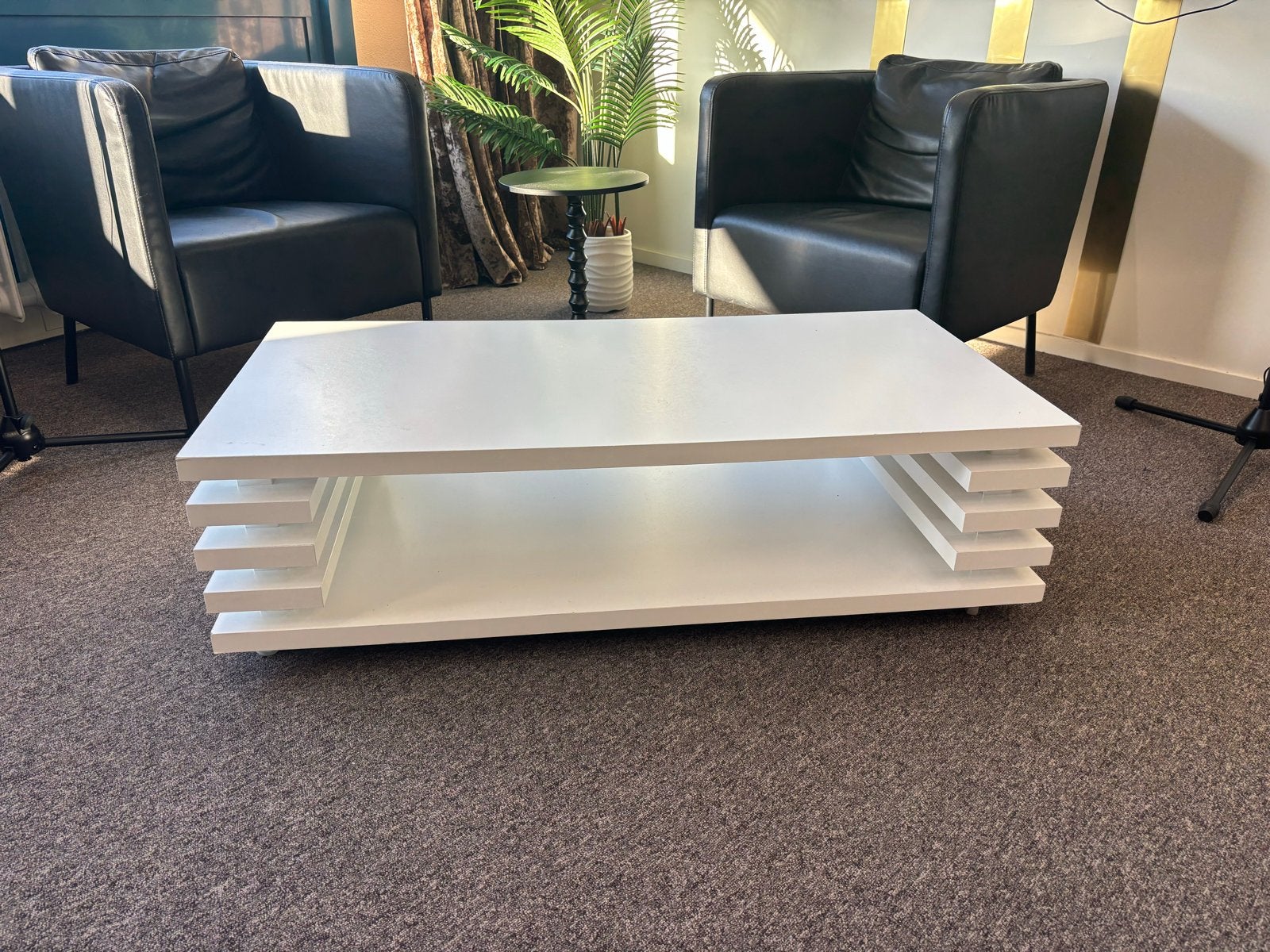 Moderne witte salontafel met opbergruimte, Overige materialen, Gebruikt, 100 tot 150 cm, 50 tot 100 cm