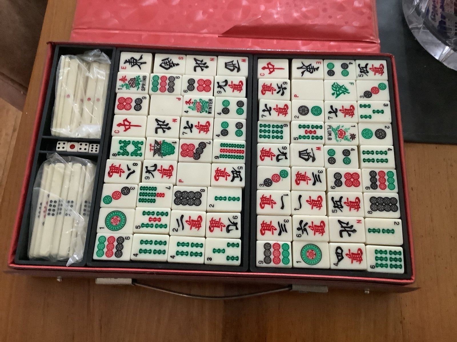 Mahjong spel in koffer - Compleet met handleiding, Drie of vier spelers, Ophalen of Verzenden, Gebruikt, Reisspel