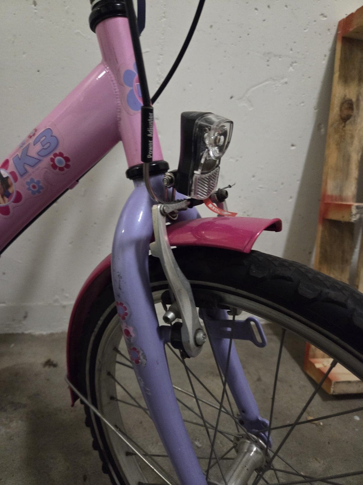 Roze K3 kinderfiets - 20 inch, Ophalen, 20 inch of meer, Gebruikt, Velgrem