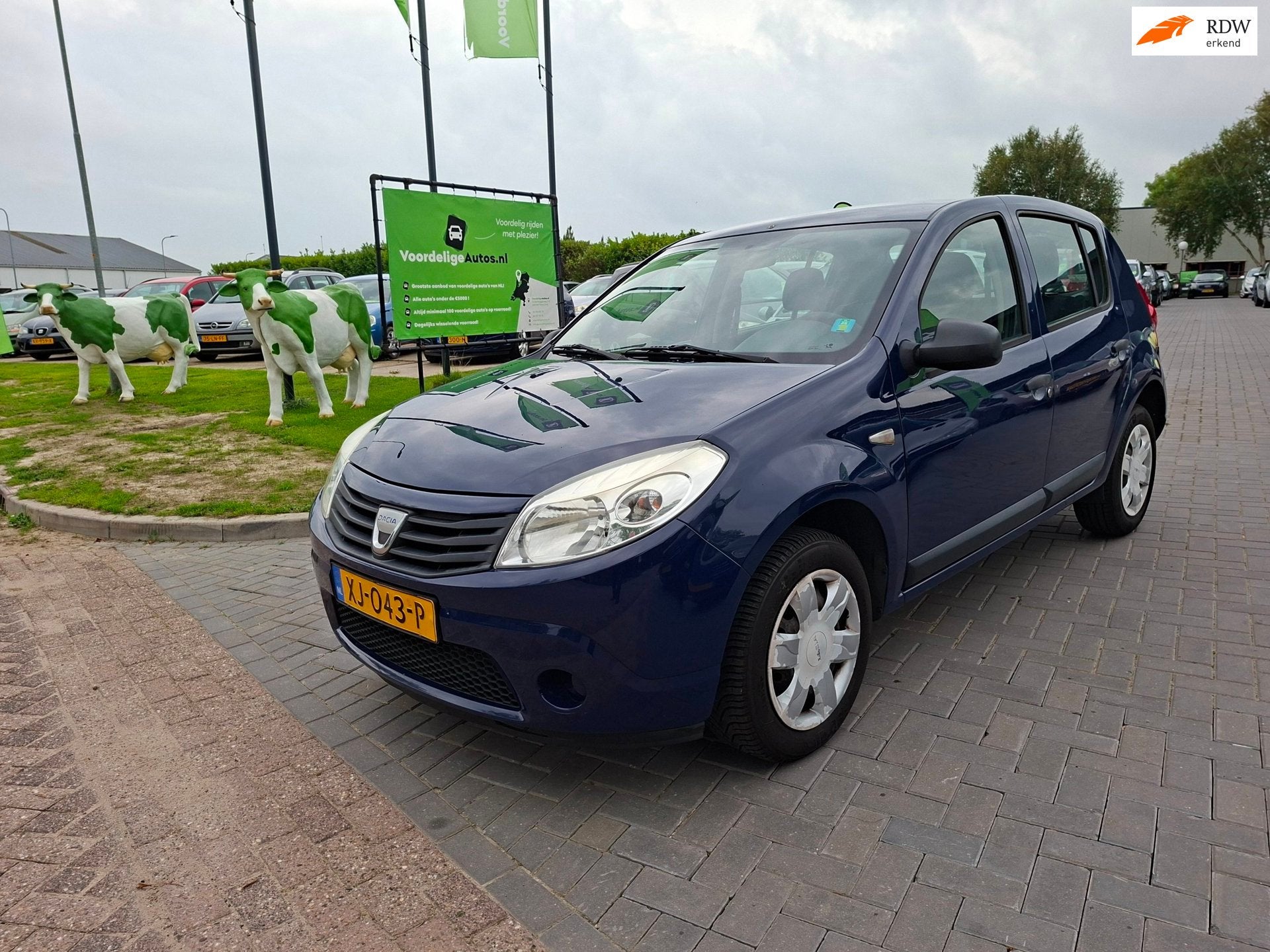 Dacia Sandero 1.2 Lauréate / APK september 2027, Auto's, Voorwielaandrijving, 15 km/l, 1011 kg, 4 cilinders