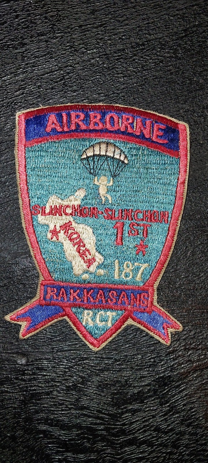 KOREA U.S. Army 187th RCT AIRBORNE SUNCHON 1st PATCH RAKKASA, Verzamelen, Ophalen of Verzenden, Landmacht, Amerika, Embleem of Badge