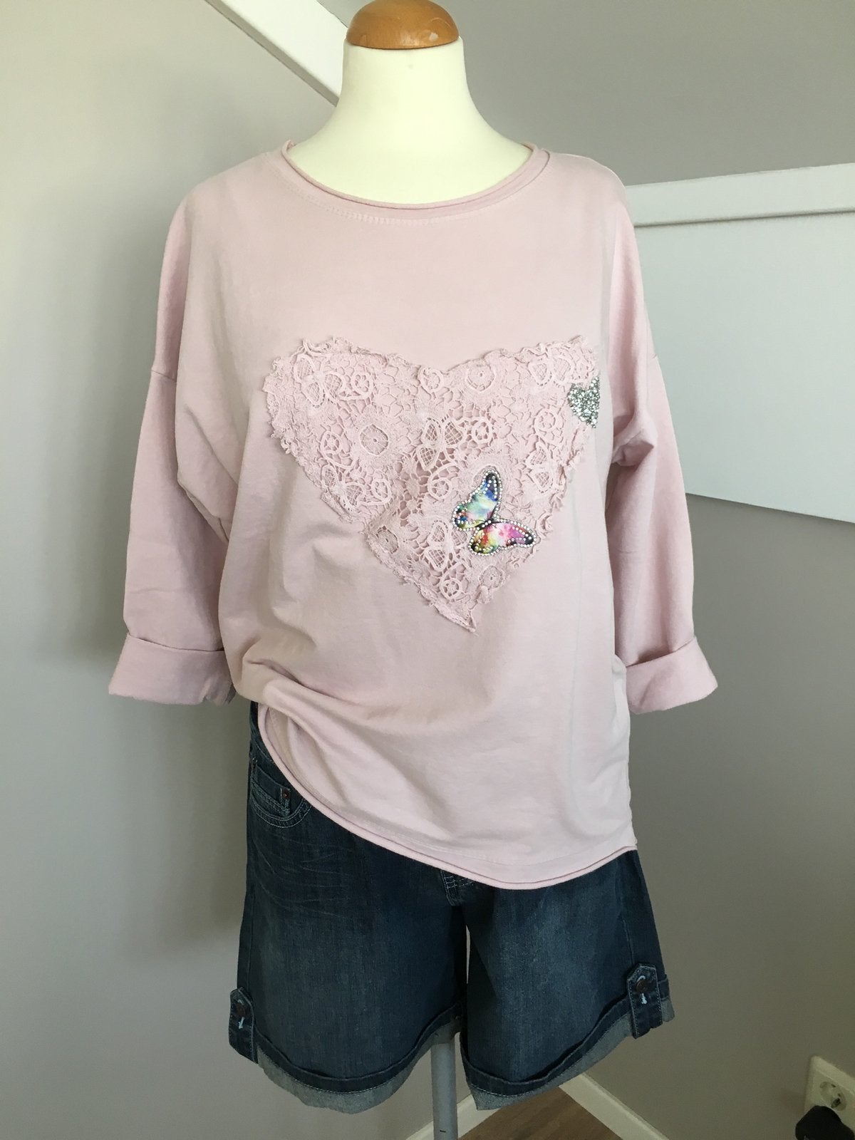 Leuke rose sweater met vlinder 1 maat nieuw, Maat 38/40 (M), Nieuw, Ophalen of Verzenden, Lange mouw