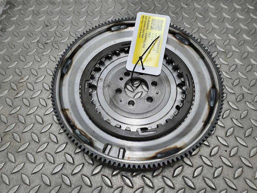 SKODA YETI VLIEGWIEL / KOPPELING 2016, Ophalen of Verzenden, Gebruikt, Stiba lid