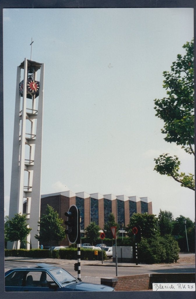 Blerick- RK Lambertus Kerk- FOTO, Verzenden, 1980 tot heden, Limburg