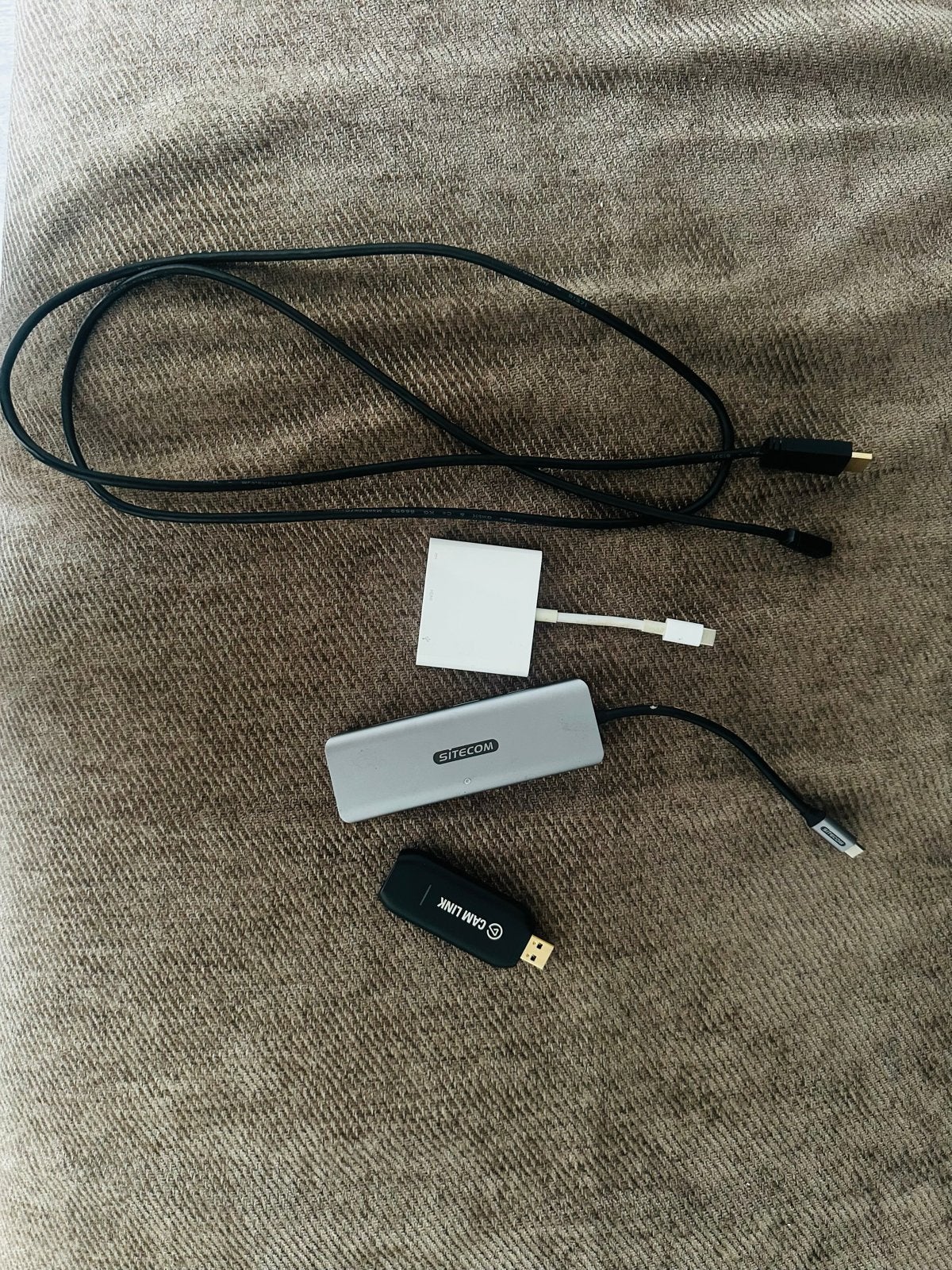 Diverse kabels en adapters: HDMI, USB-C hub, Cam Link, Ophalen, Gebruikt, Minder dan 2 meter, Overige kabels