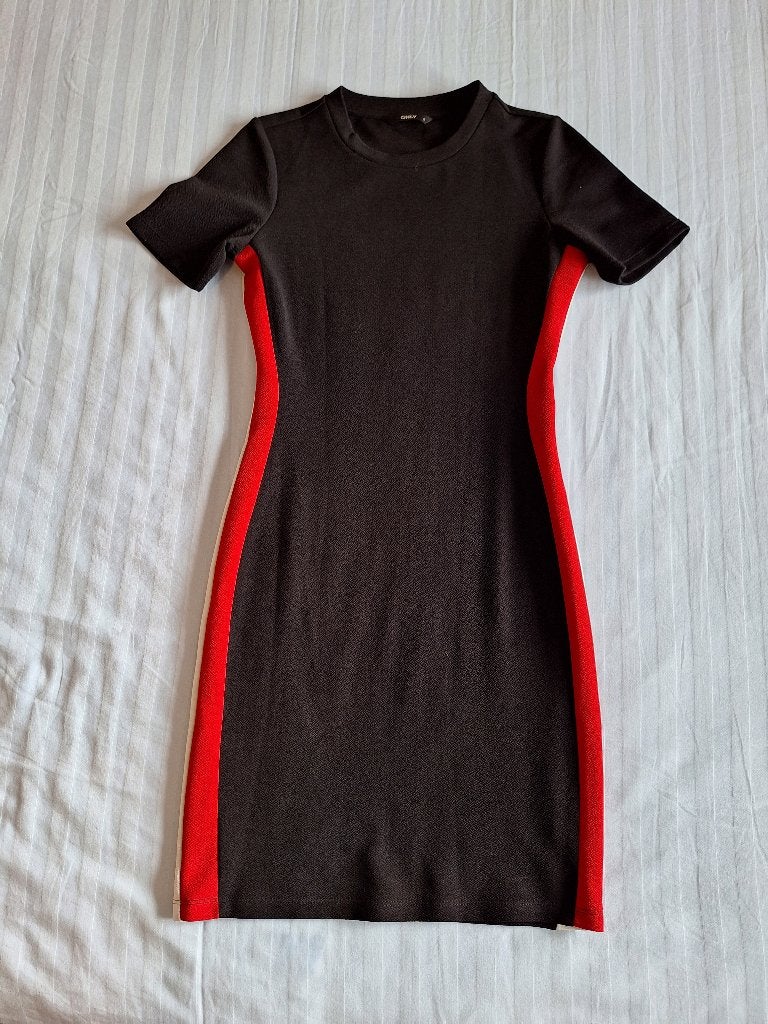 Hele mooie slimfit jurk Only maat S zwart/rood/wit, Only, Zwart, Ophalen of Verzenden, Zo goed als nieuw
