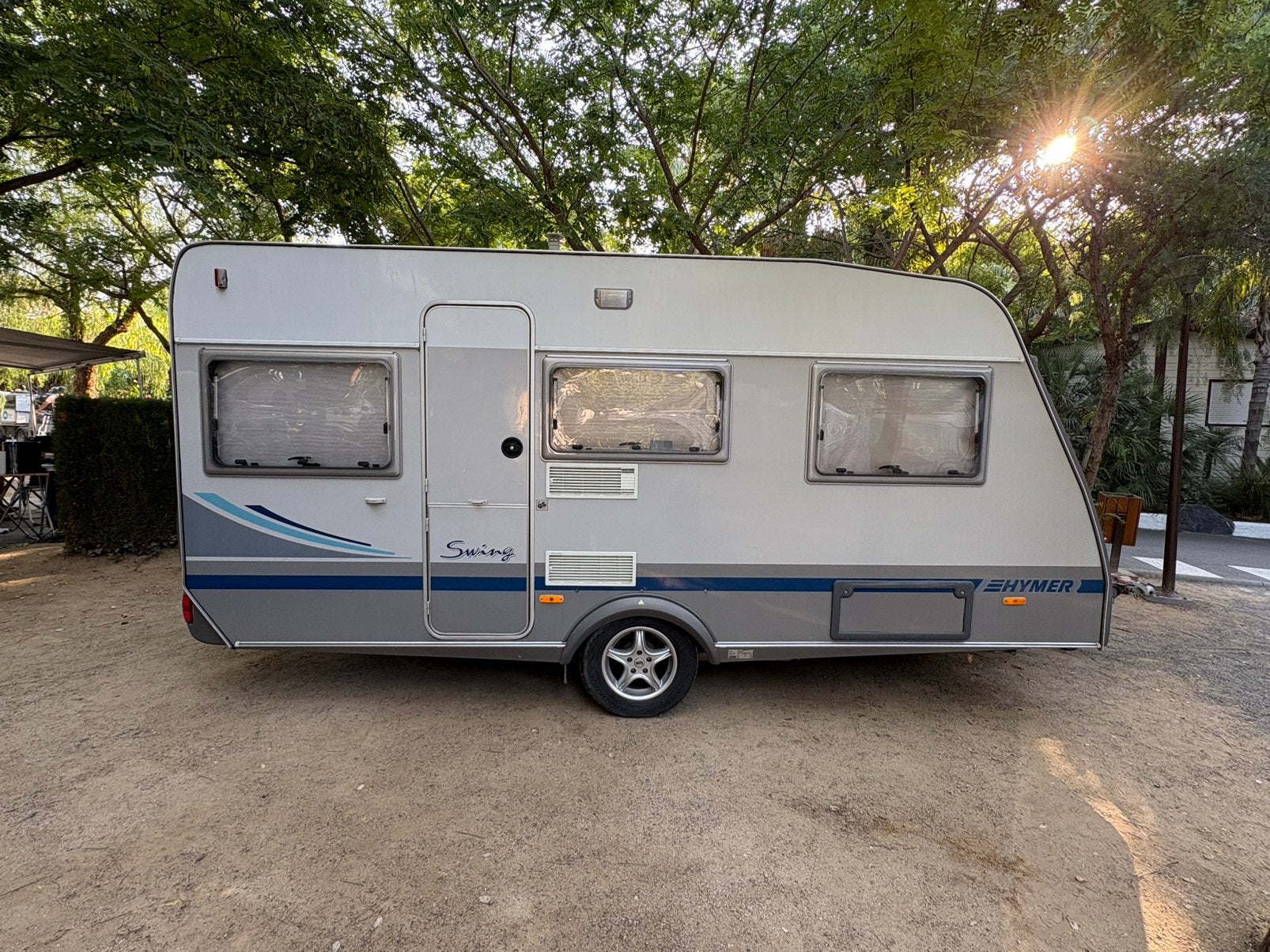 Hymer Eriba Swing 462B in Salou /Costa Daurada, Overige typen, Schokbreker, Rondzit, Particulier