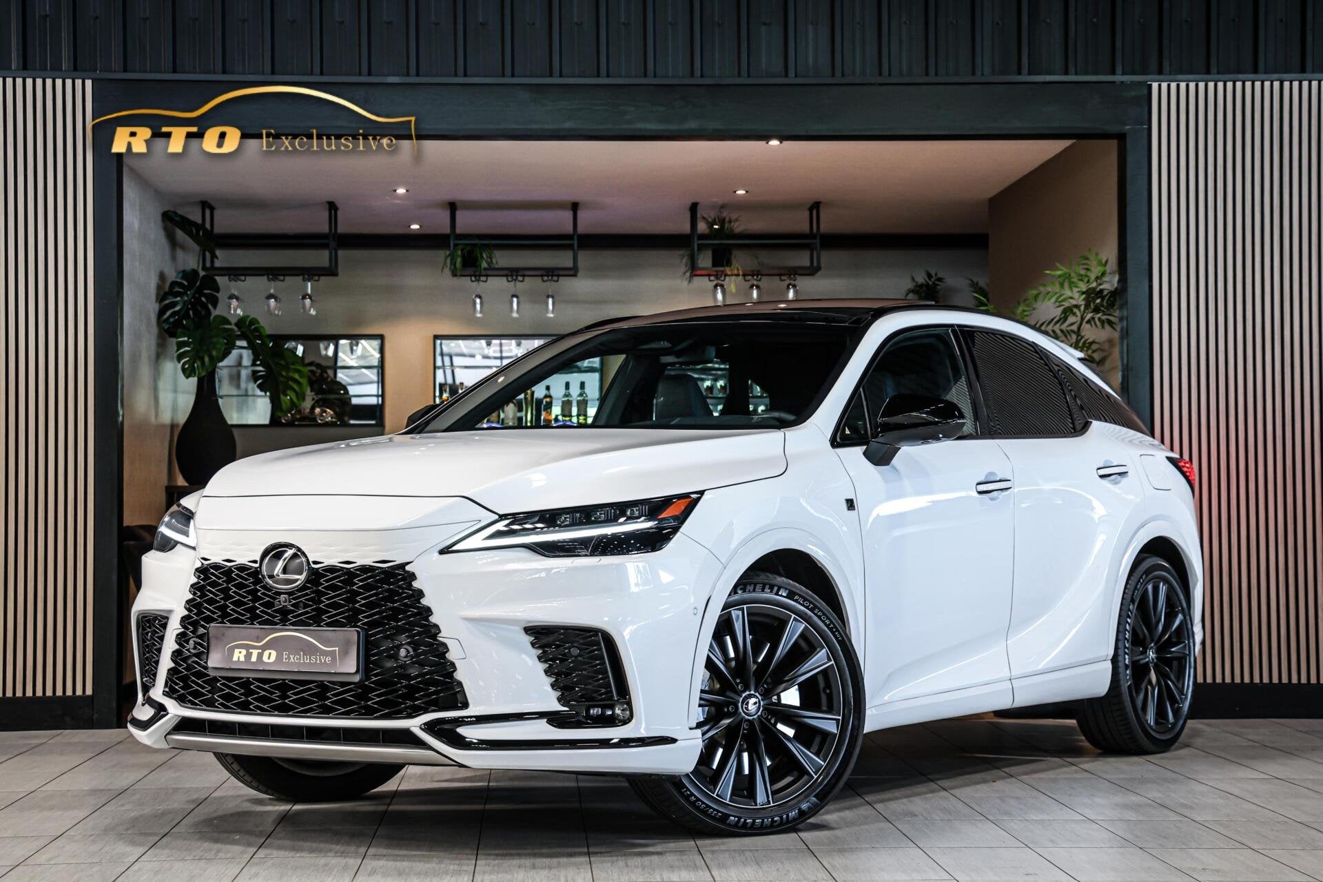 Lexus RX 500h F Sport Line|Pano|Leer|360 Camera|Stuur/Stoelv, Auto's, Automaat, Gebruikt, 138 €/maand, Wit