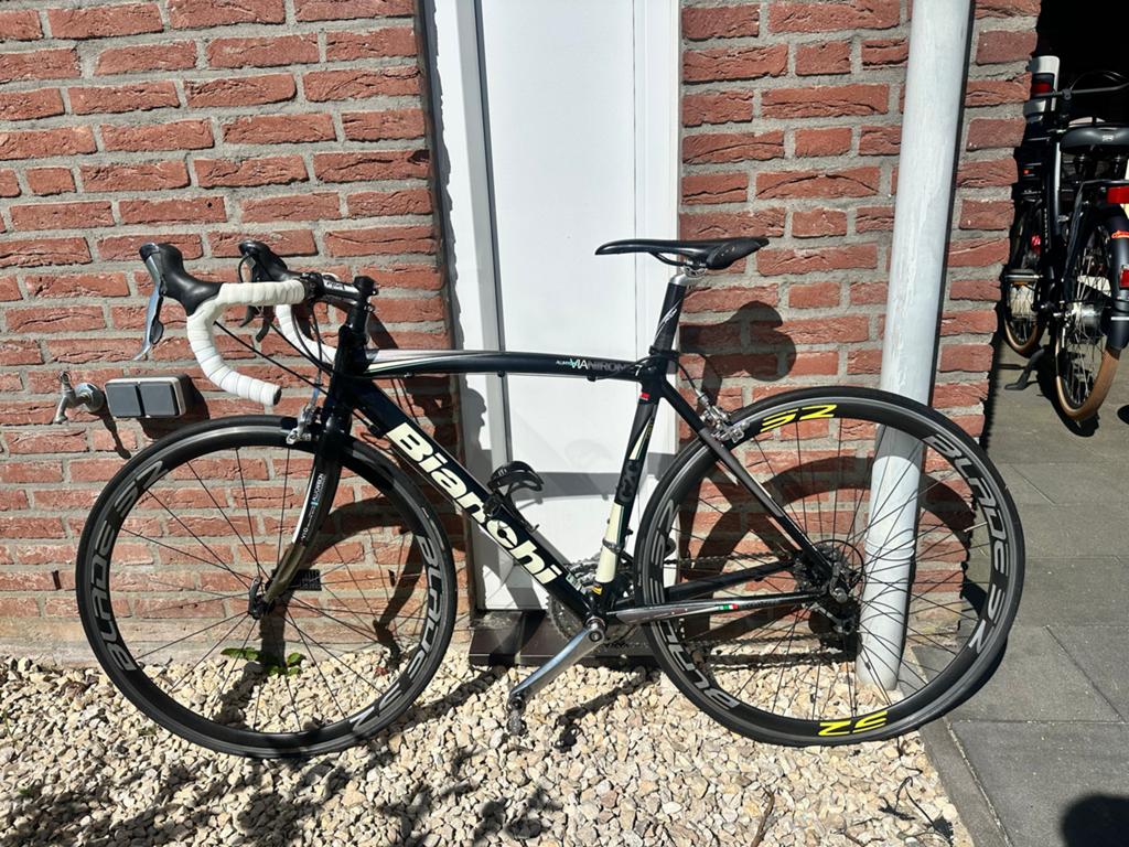 Bianchi racefiets met lakschade op de voorvork, 28 inch, Gebruikt, Carbon, Meer dan 20 versnellingen