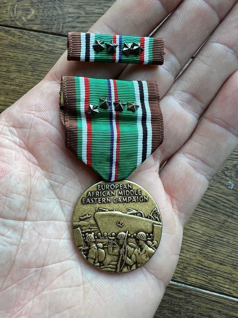 WO2 Amerikaans European Med Campaign medal 4 campaign stars, Amerika, Verzenden, Boek of Tijdschrift