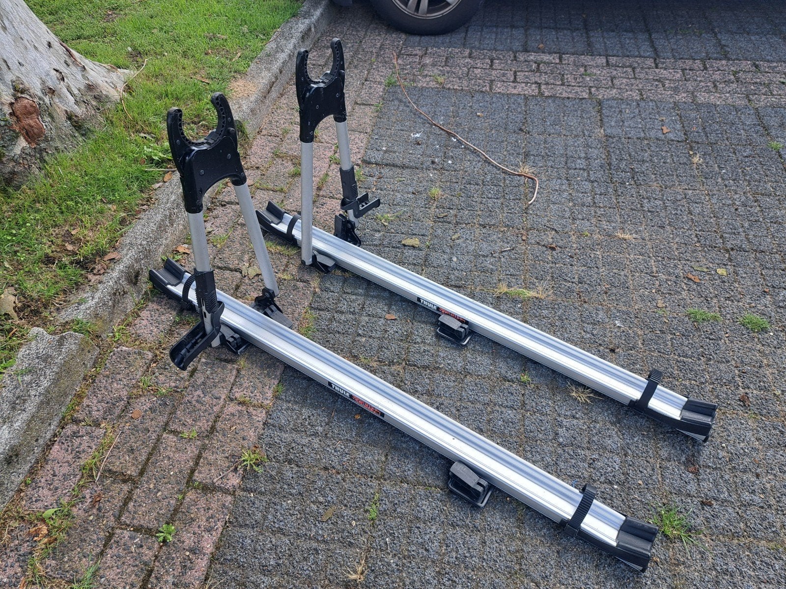Thule Tour 510 dak fietsendragers (2 stuks), Auto diversen, Ophalen, Zo goed als nieuw