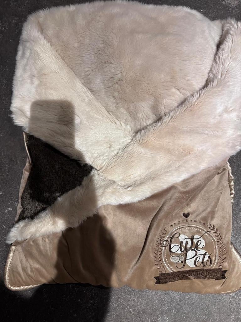 Nieuw  slaapzak voor een klein hondje kleur crème beige, Dieren en Toebehoren, Ophalen of Verzenden, Nieuw