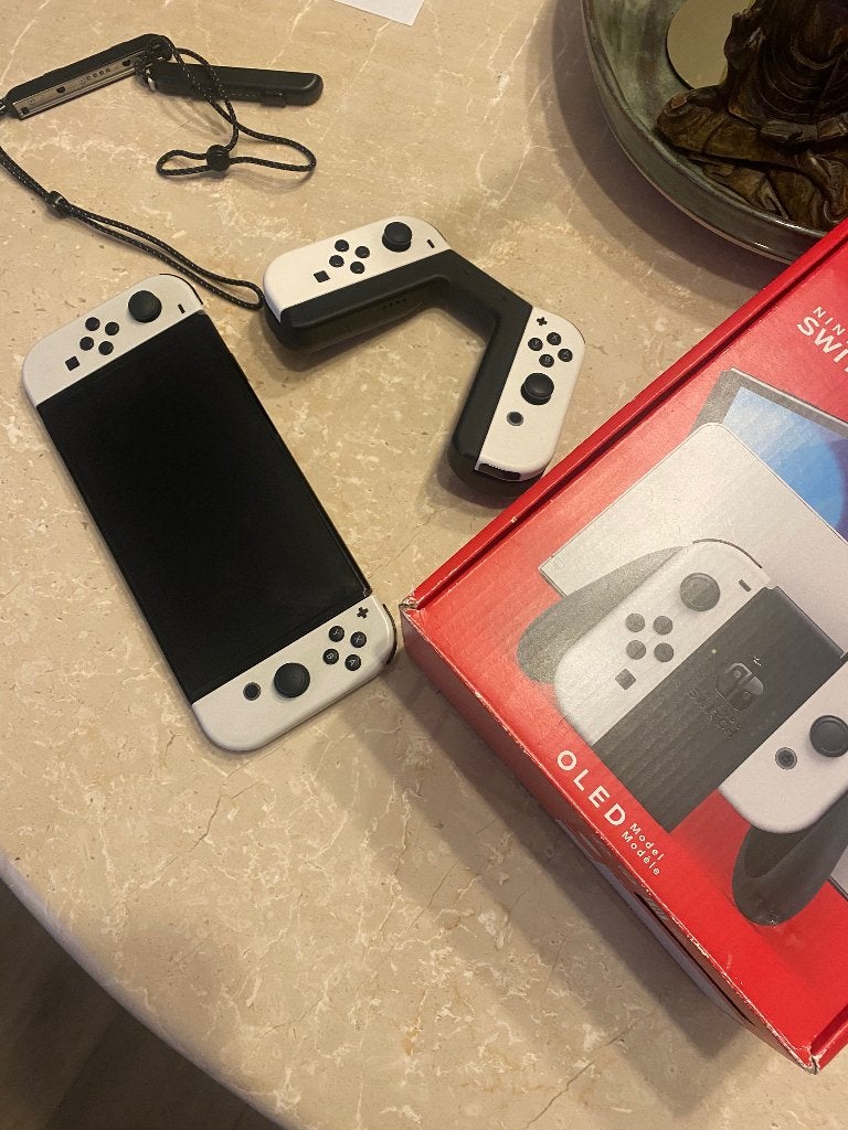Nintendo Switch Oled, Spelcomputers en Games, Spelcomputers | Nintendo Switch, Ophalen of Verzenden, Zo goed als nieuw, Met 2 controllers