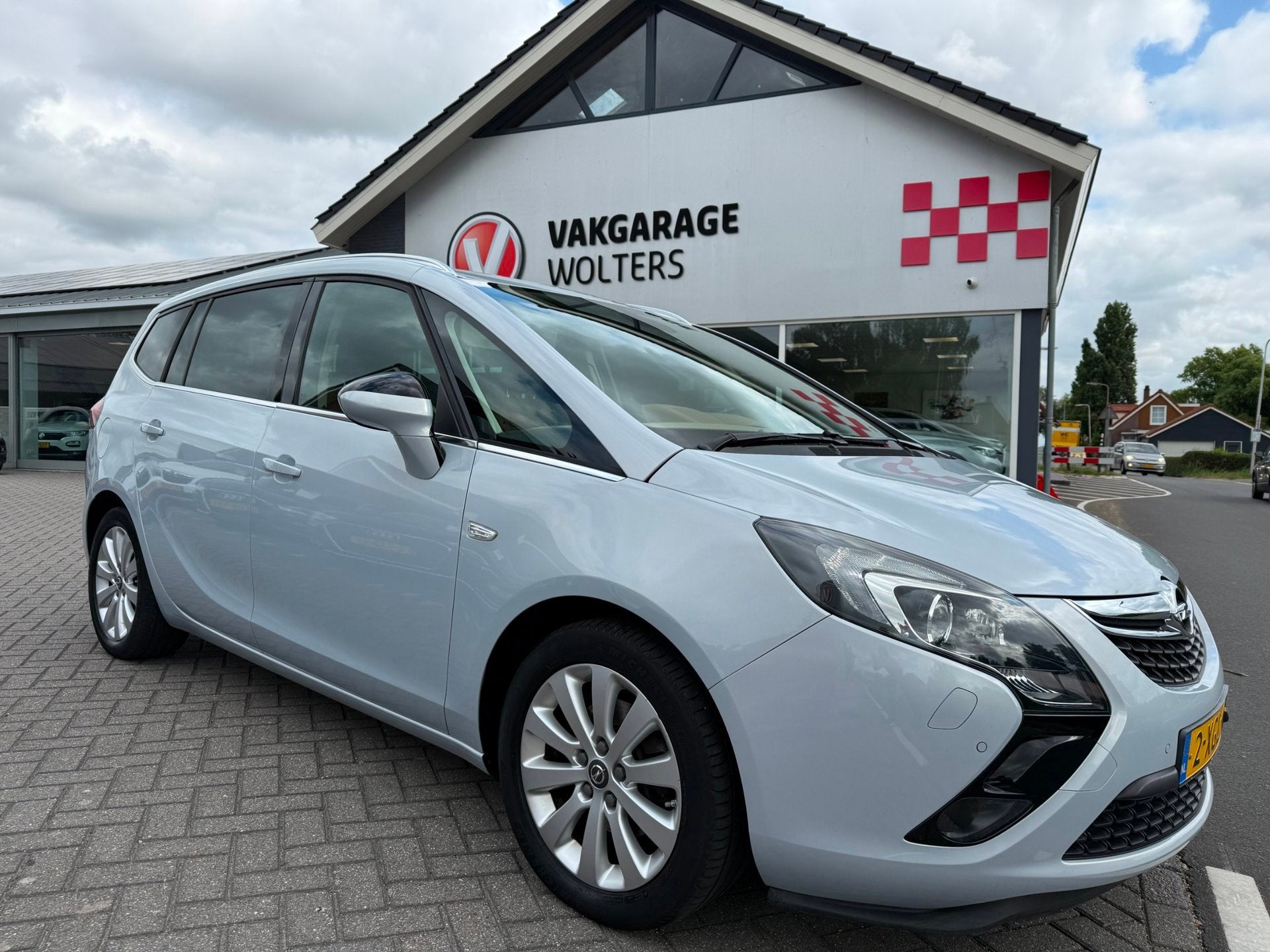 Opel Zafira Tourer 1.4 Cosmo 7p. RIJKLAARPRIJS!, Auto's, Opel, Euro 5, Stof, Gebruikt, Zwart