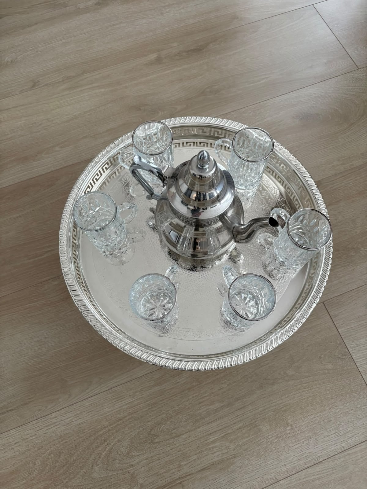 Marokkaanse theepot met dienblad en 6 glazen - NIEUW, Klassiek, Nieuw, Ophalen of Verzenden, Theepot