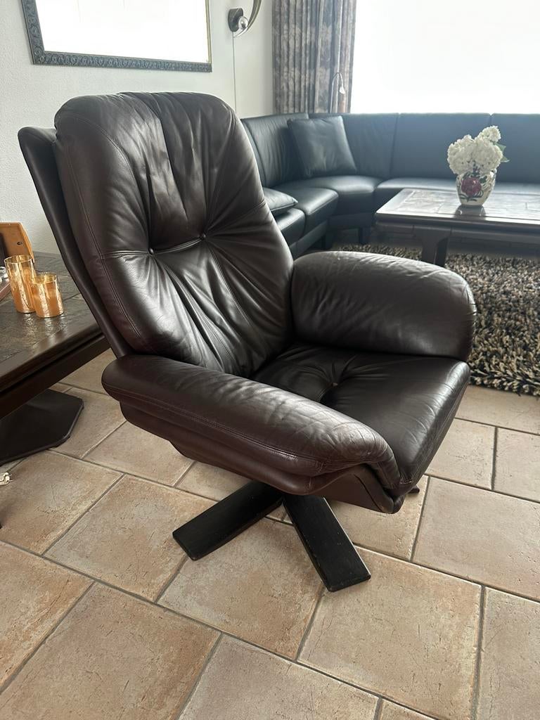 Leren donkerbruine draaistoel, Huis en Inrichting, Fauteuils, Ophalen, Gebruikt, Minder dan 75 cm, Leer