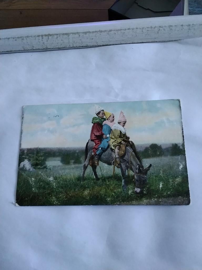 DRIE KINDEREN (CLOWNTJES)  SPELEN. MET EZEL, Ophalen of Verzenden, Voor 1920, Kinderen