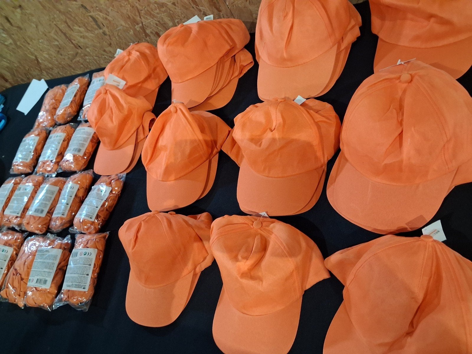 Nu deze partij oranje ballonnen en petten, Ophalen of Verzenden, Nieuw, Oranje of Koningsdag