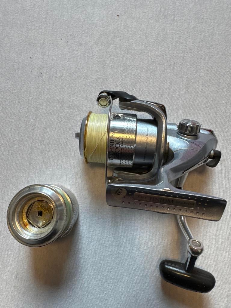 Shimano Technium 2500 FA Molen met Extra Spoel, Watersport en Boten, Ophalen of Verzenden, Gebruikt, Molen