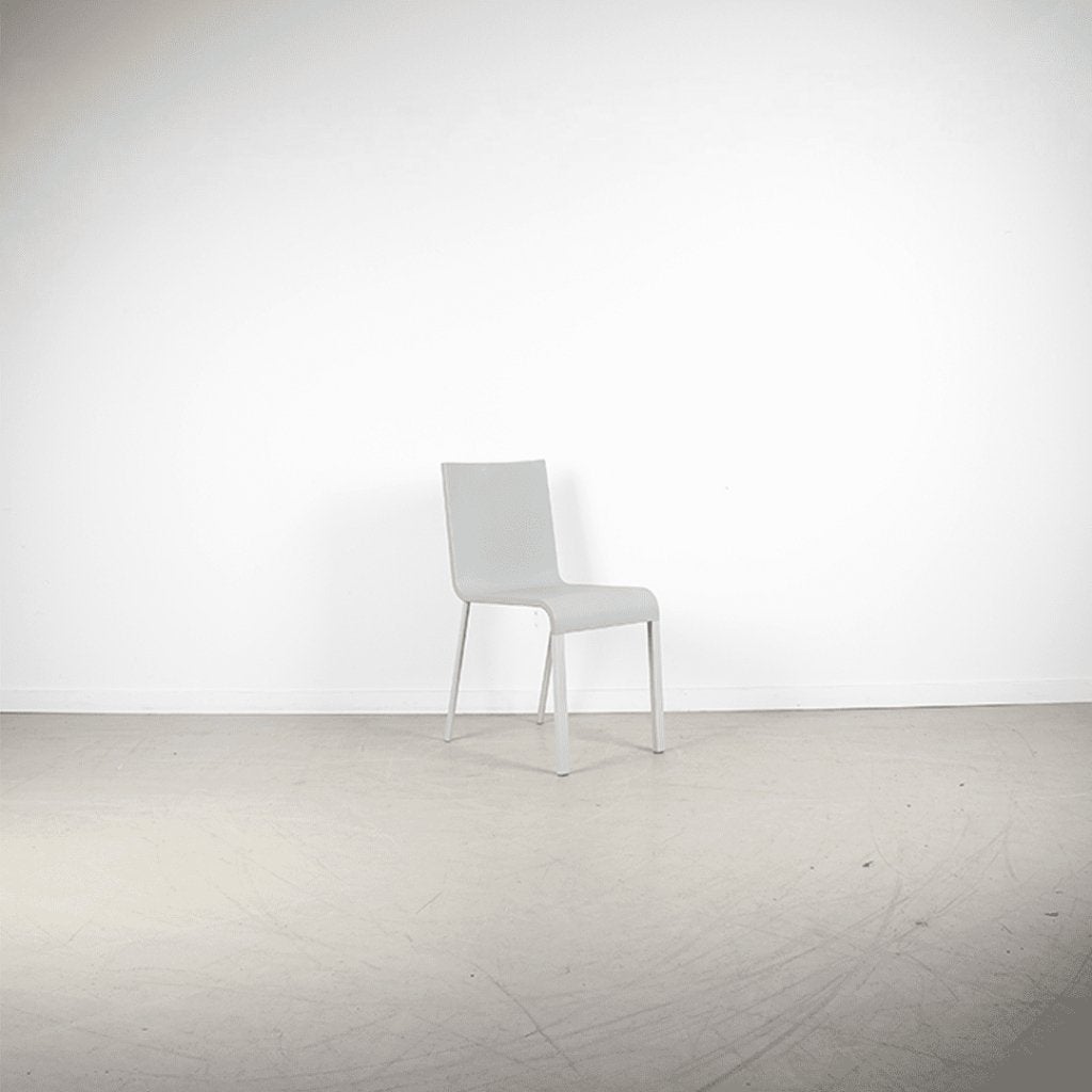 Vitra .03 Stoel Lichtgrijs Kunststof (Niet Stapelbaar) - Gep, Huis en Inrichting, Stoelen, Niet ingevuld, Zo goed als nieuw, Niet ingevuld