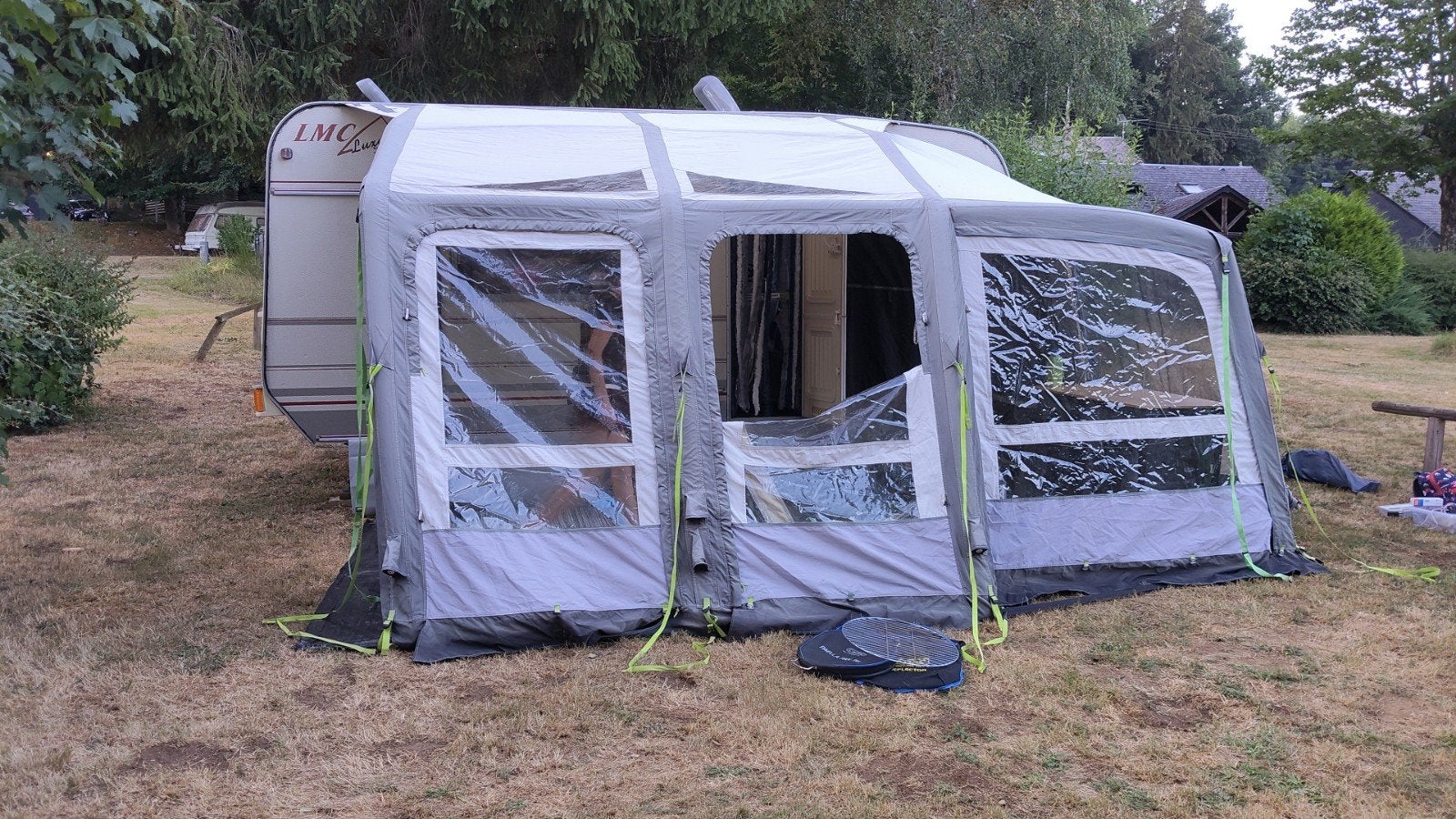 Kampa Rally Air 260 Plus Pro voortent met vaste aanbouw, Caravans en Kamperen, Voortenten en Luifels, Ophalen, Gebruikt, Polyester