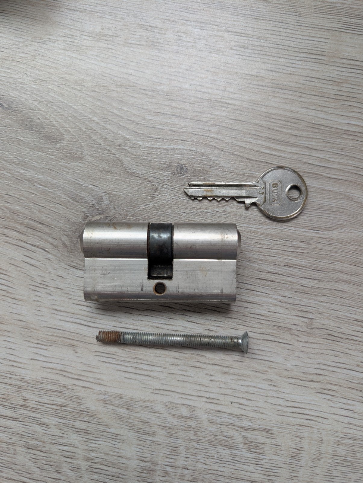 Buva cilinderslot met sleutel en bevestigingsschroef, Ophalen of Verzenden, Gebruikt, Overige materialen, Slot