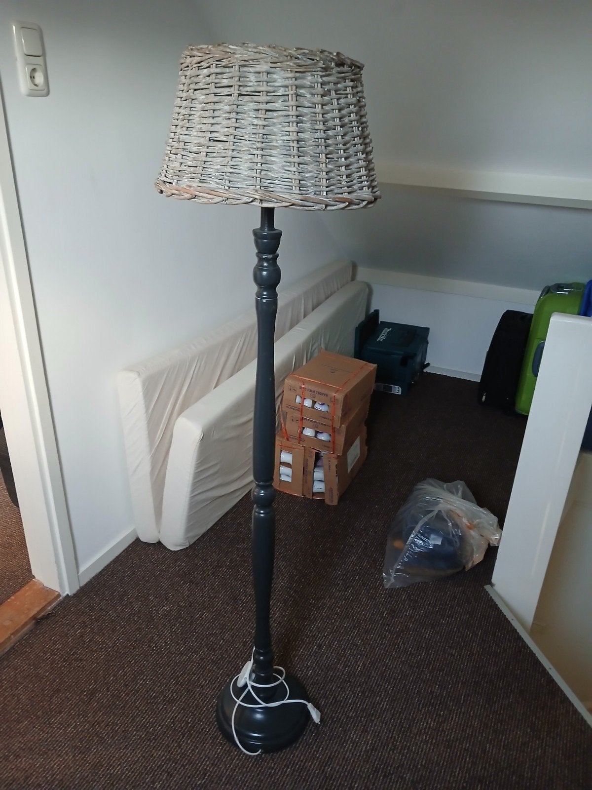 staande lamp met rieten kap, Ophalen, 150 tot 200 cm