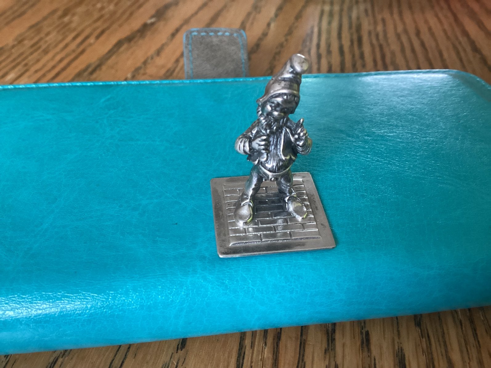 Oud zilver miniatuur kabouter op plateau,Efteling?, 2x2x3 cm, Ophalen of Verzenden, Zilver