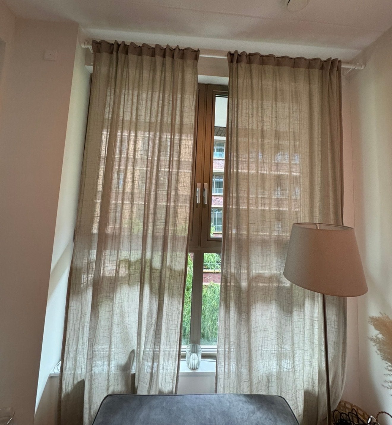 IKEA SILVERLÖNN Gordijnen - Lichtdoorlatend (145x300 cm), Gebruikt, Beige, Ophalen of Verzenden, Lichtdoorlatend